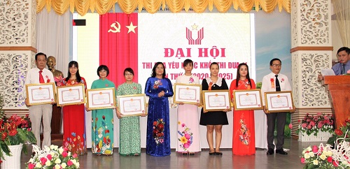 ảnh đại hội khen c.jpg