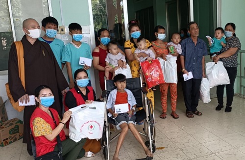tặng quà BV Thống nhất a.jpg